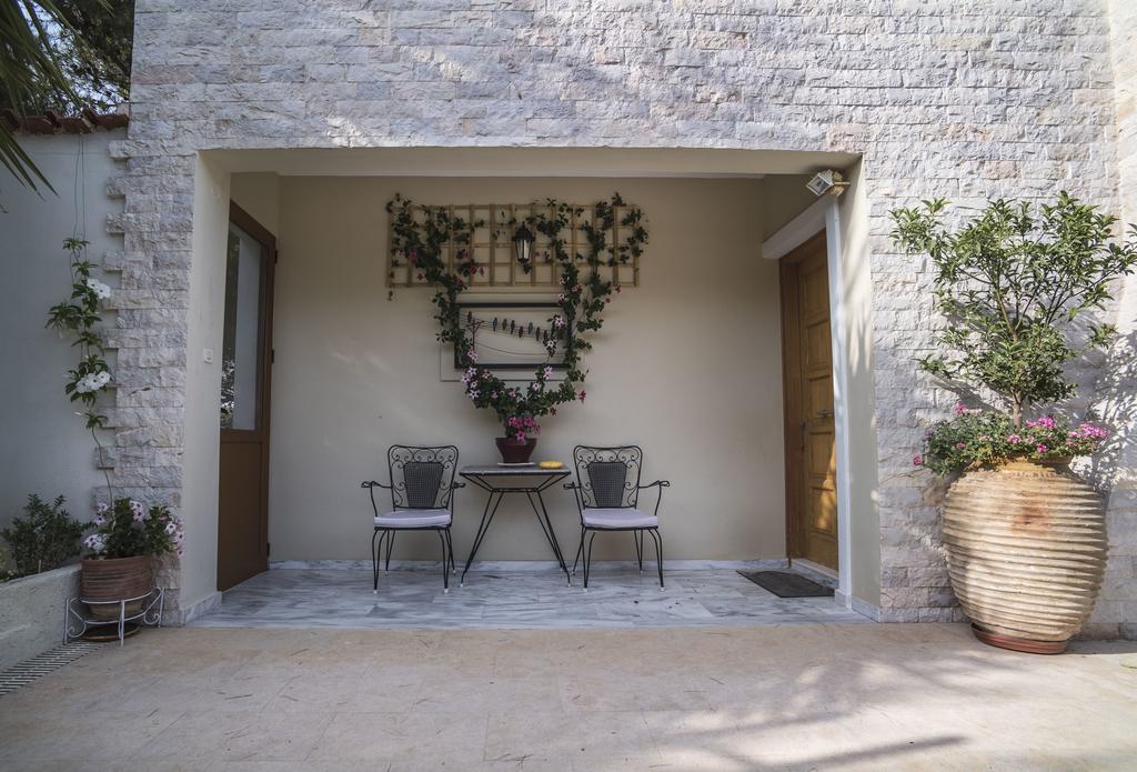 Villa Corina Near The Airport Kouvaras Exterior photo