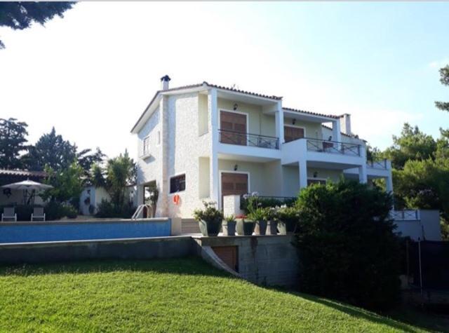 Villa Corina Near The Airport Kouvaras Exterior photo